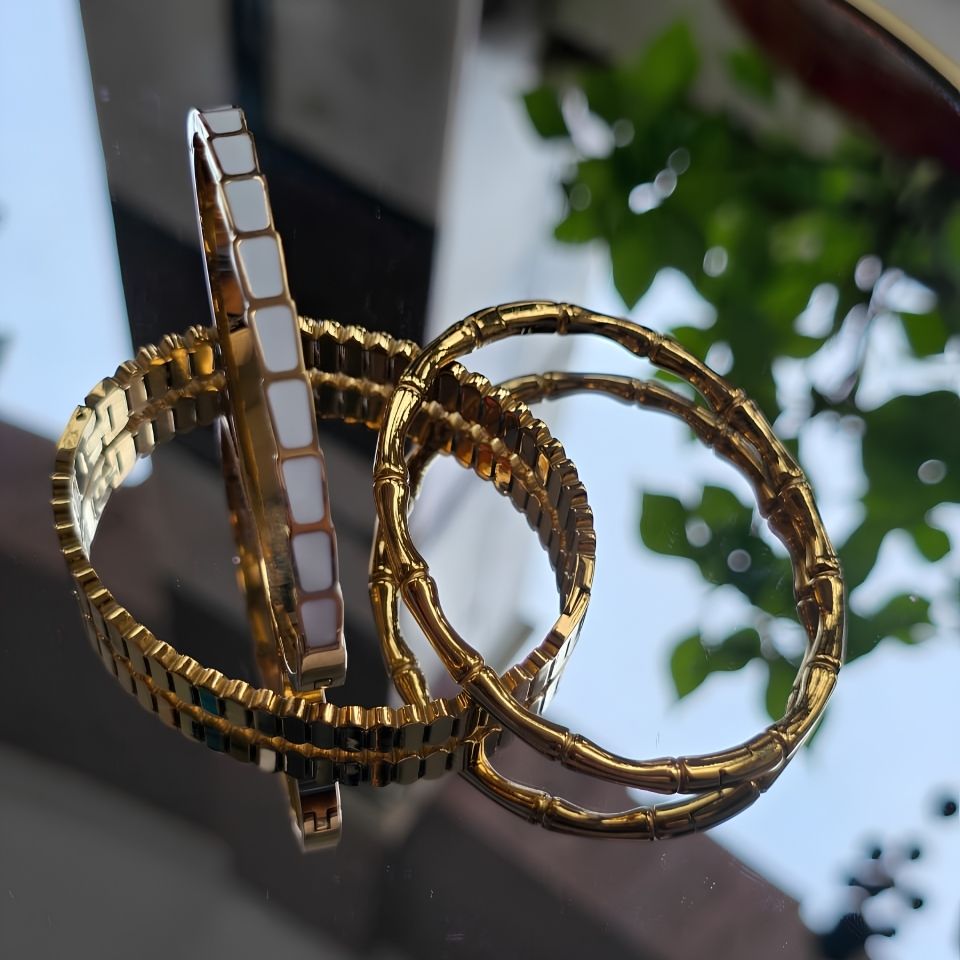 BANGLES & BRACELET