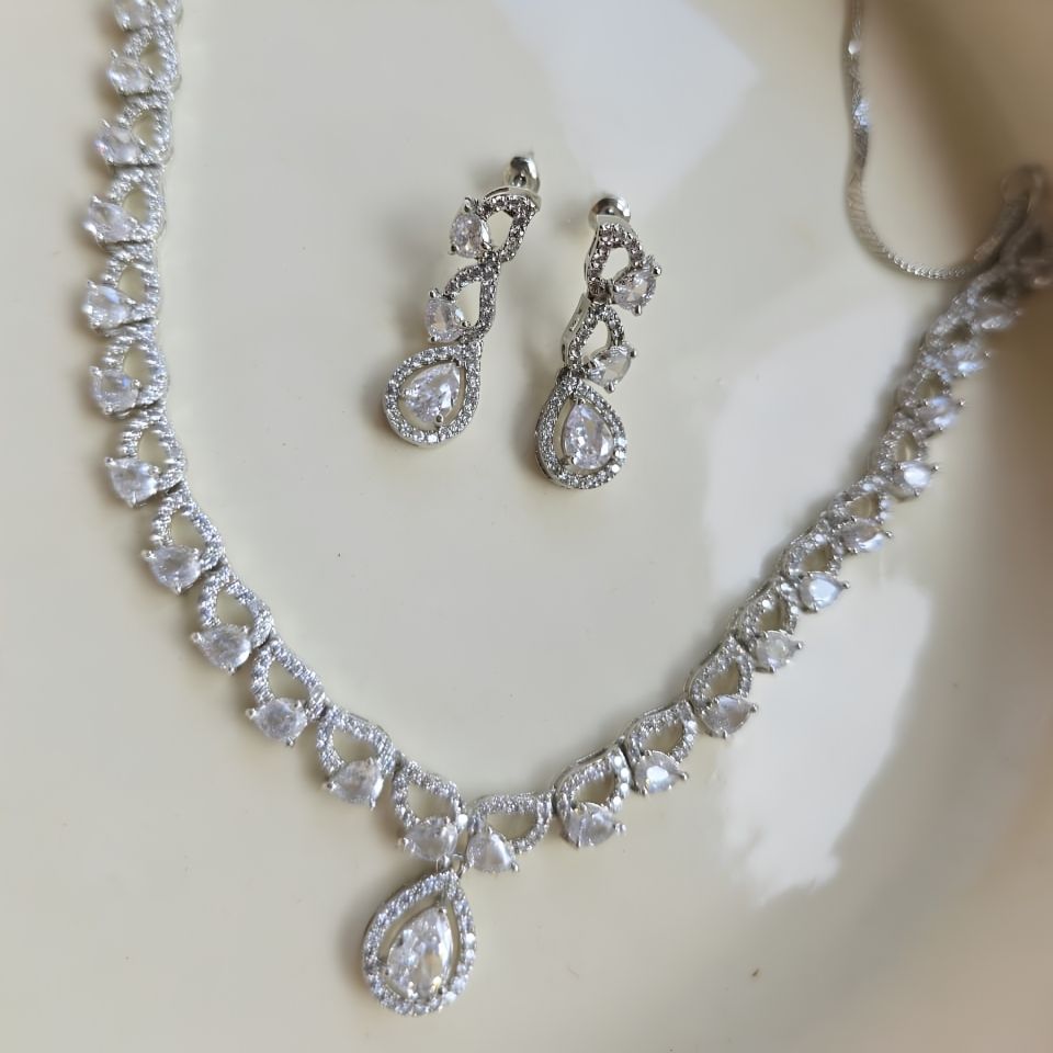 The Crystal Gallery | Silver Dew