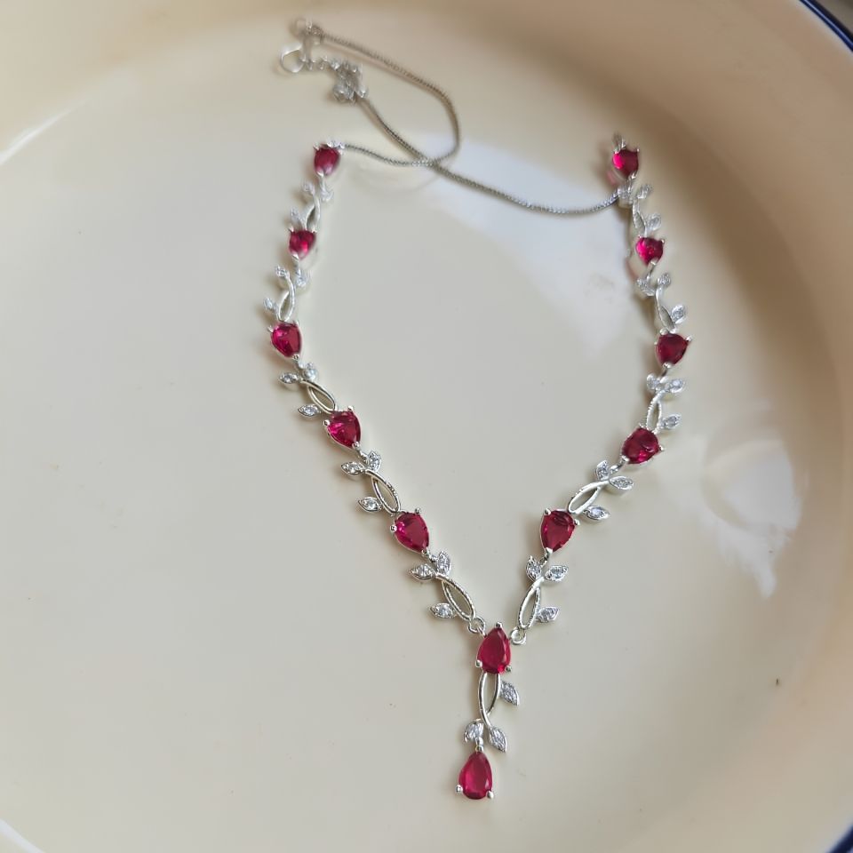 The Ruby Garden | Crimson Vine