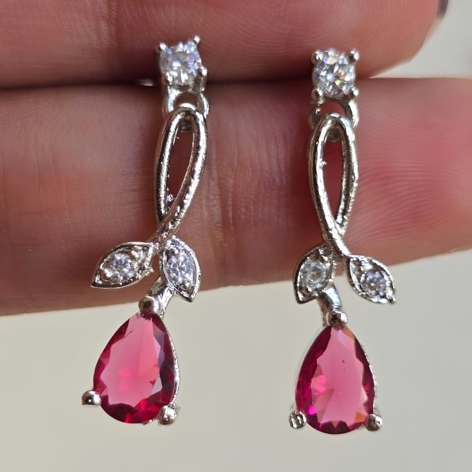 The Ruby Garden | Crimson Vine
