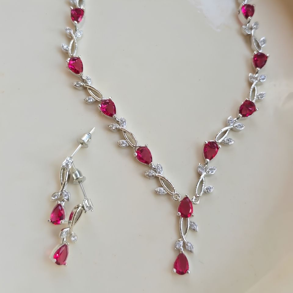 The Ruby Garden | Crimson Vine