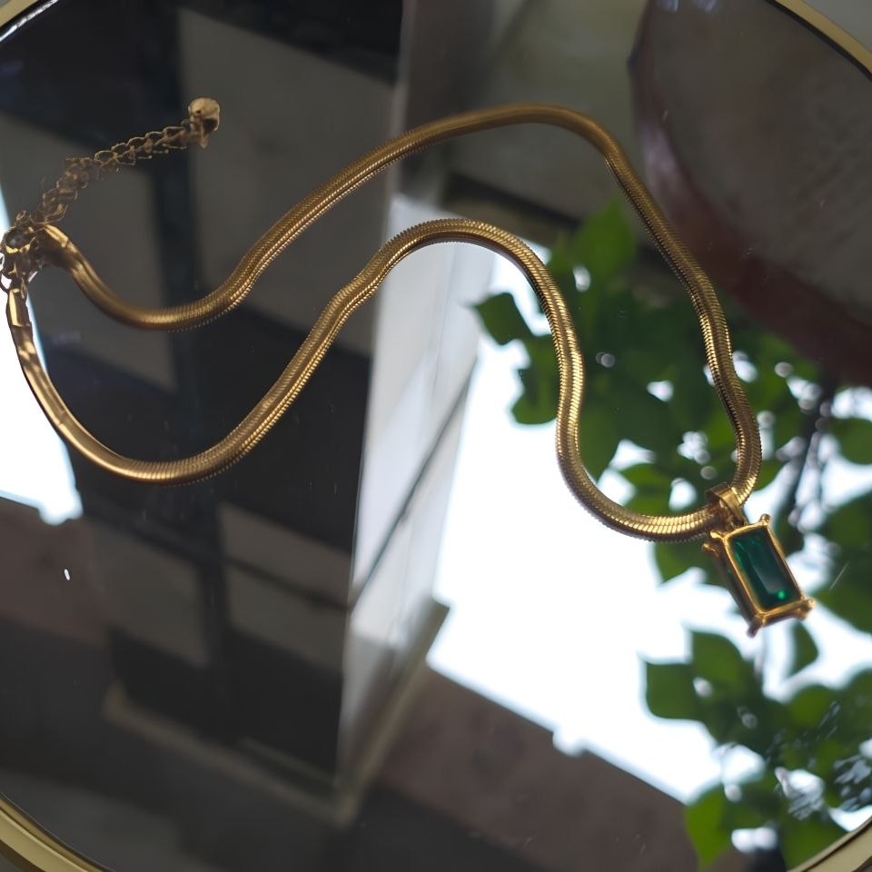 The Emerald Line | Verde Luxe